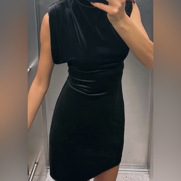 ZARA SHOULDER PAD VELVET DRESS - Picture 6 of 9